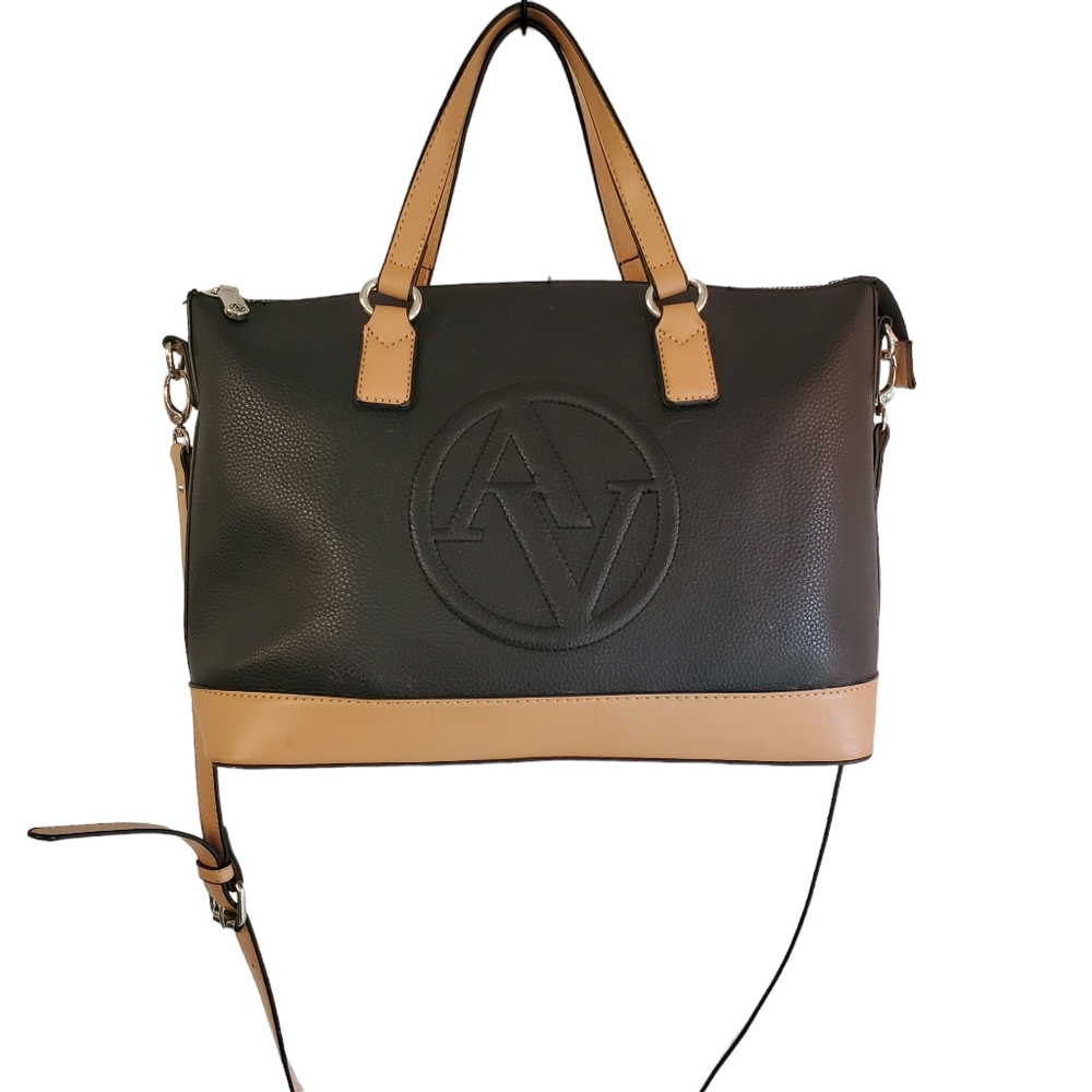 Classic Adrienne Vittadini Smooth Dome Satchel - Like New Condition - Picture 1 of 4